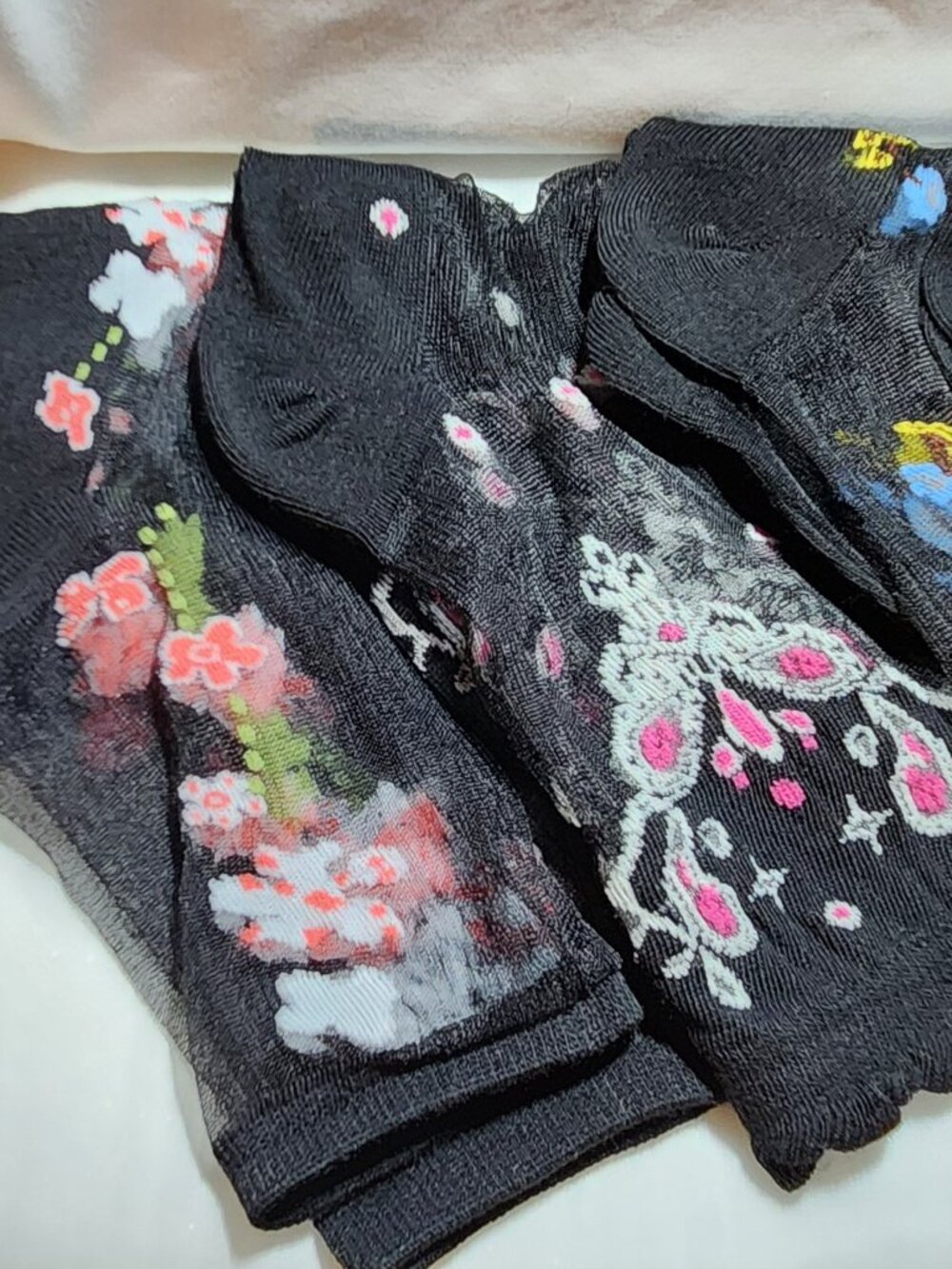 Lot of five pair sheer socks black floral embroidered NEW - Picture 2 of 3